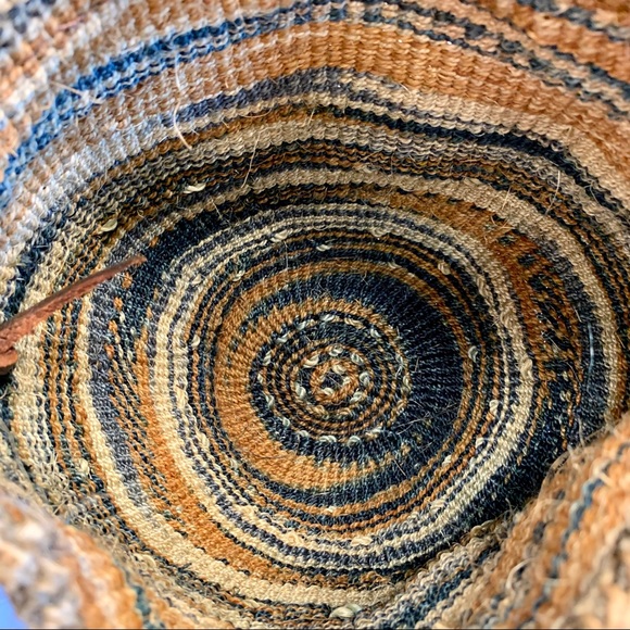 Vintage | Handwoven Small Basket Bag with Tooled Leather - Picture 6 of 7